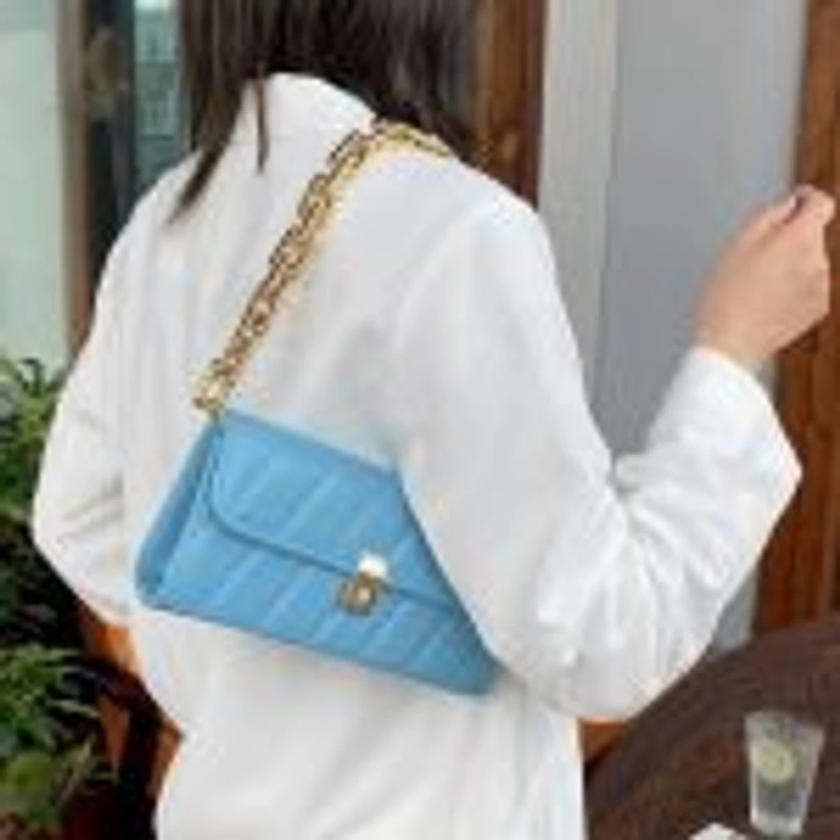 Chain shoulder bag